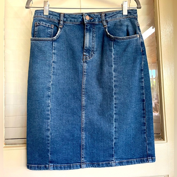 Pilcro and the Letterpress Darted Denim Skirt 6 - Picture 1 of 12